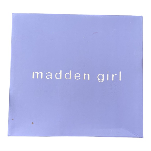 Madden Girl
Nuriel Cork Wedges  
Black
4-1/2" Cork Wedge Heel - Picture 12 of 16